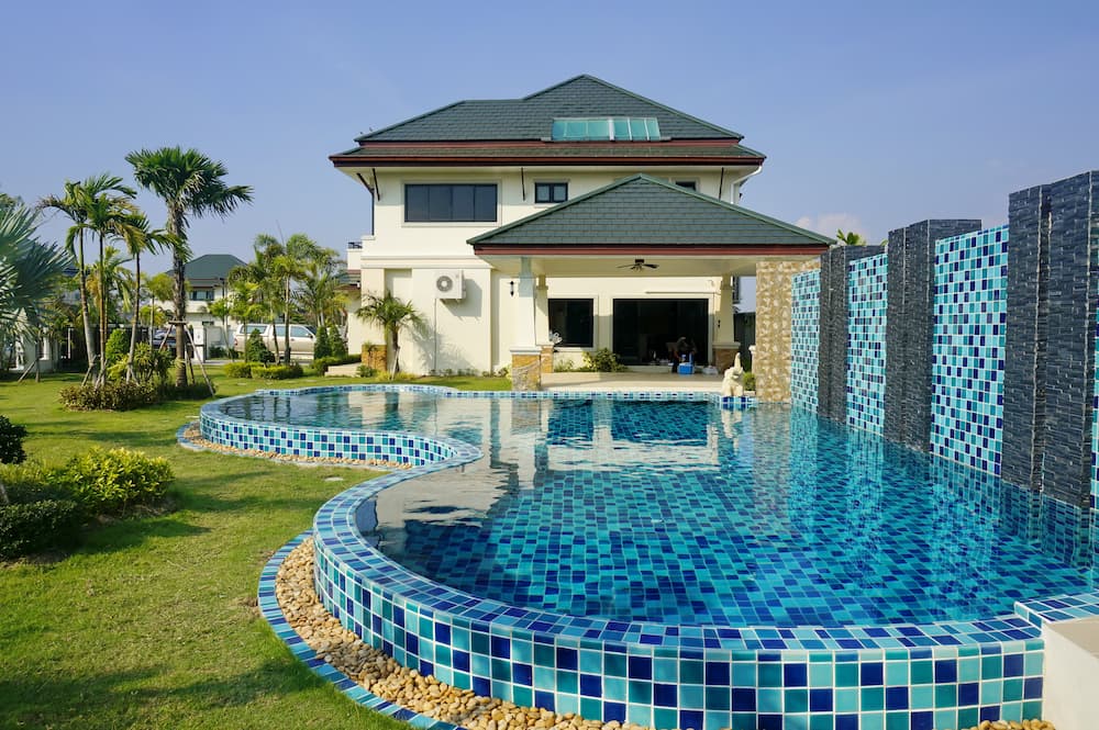 There are many luxurious villas in Pattaya