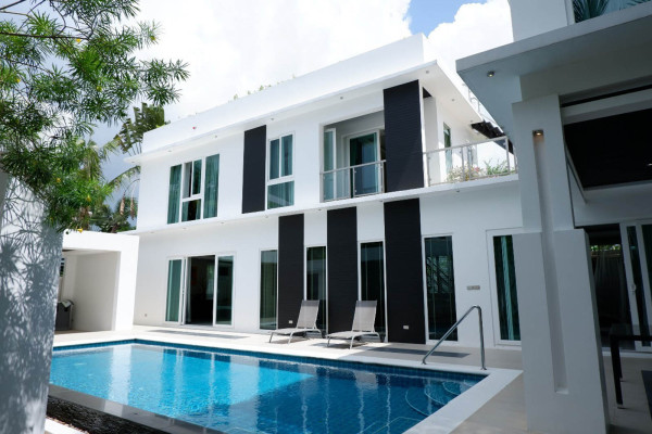 Pool Villa for Sale in Jomtien - 5 Bed 6 Bath with Jacuzzi