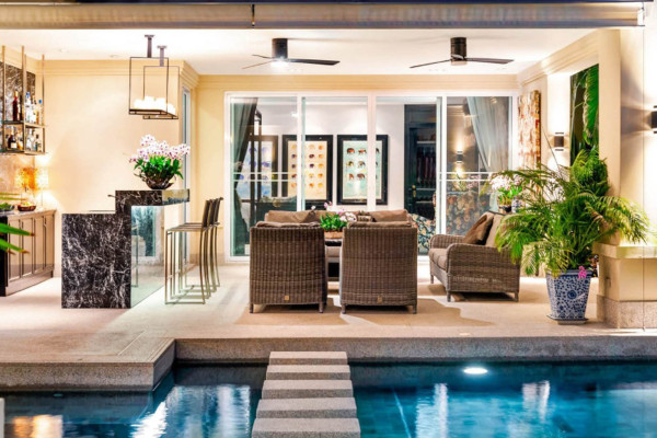 8 Bedroom House for Sale at The Vineyard, master bedroom with king-size bed and ensuite bathroom