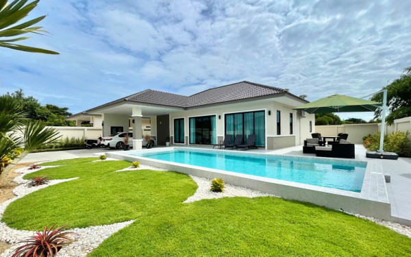 Luxury Pool Villa For Sale in Huay Yai - 3 Bed 3 Bath