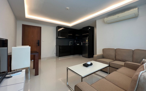 2 Bedroom Condo for Sale in Club Royal second bedroom with twin beds