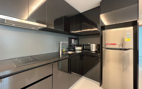 2 Bedroom Condo for Sale in Club Royal bathroom with shower and vanity