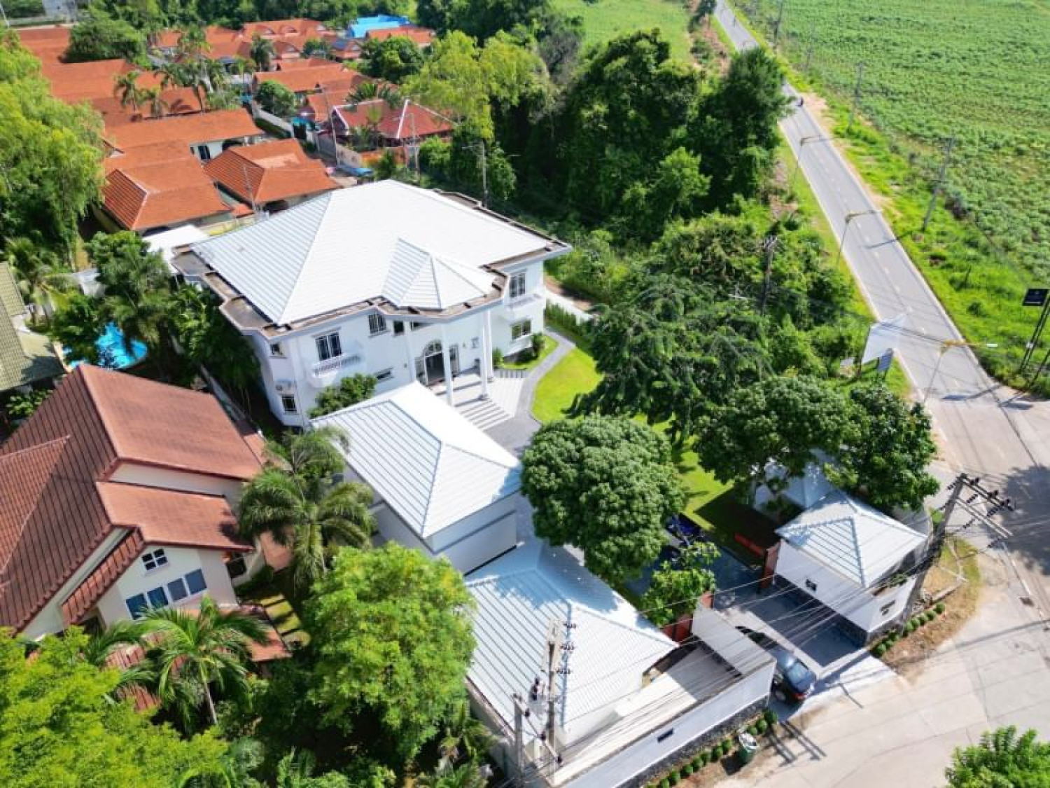 Private Pool villa East Pattaya 10 bedrooms image 1