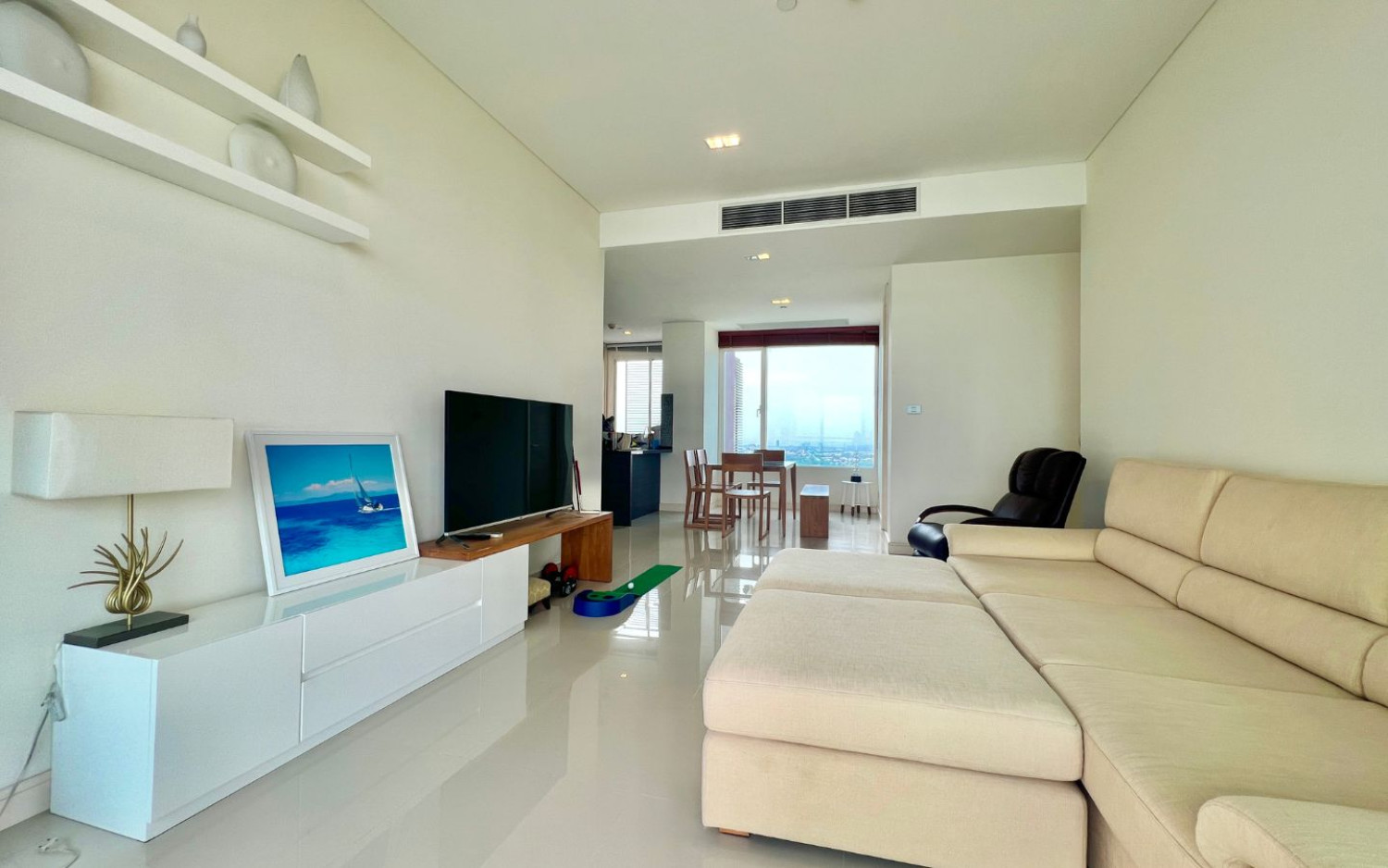 Reflection – 2 Bed 2 Bath Sea View With Jacuzzi (40th Floor) image 1