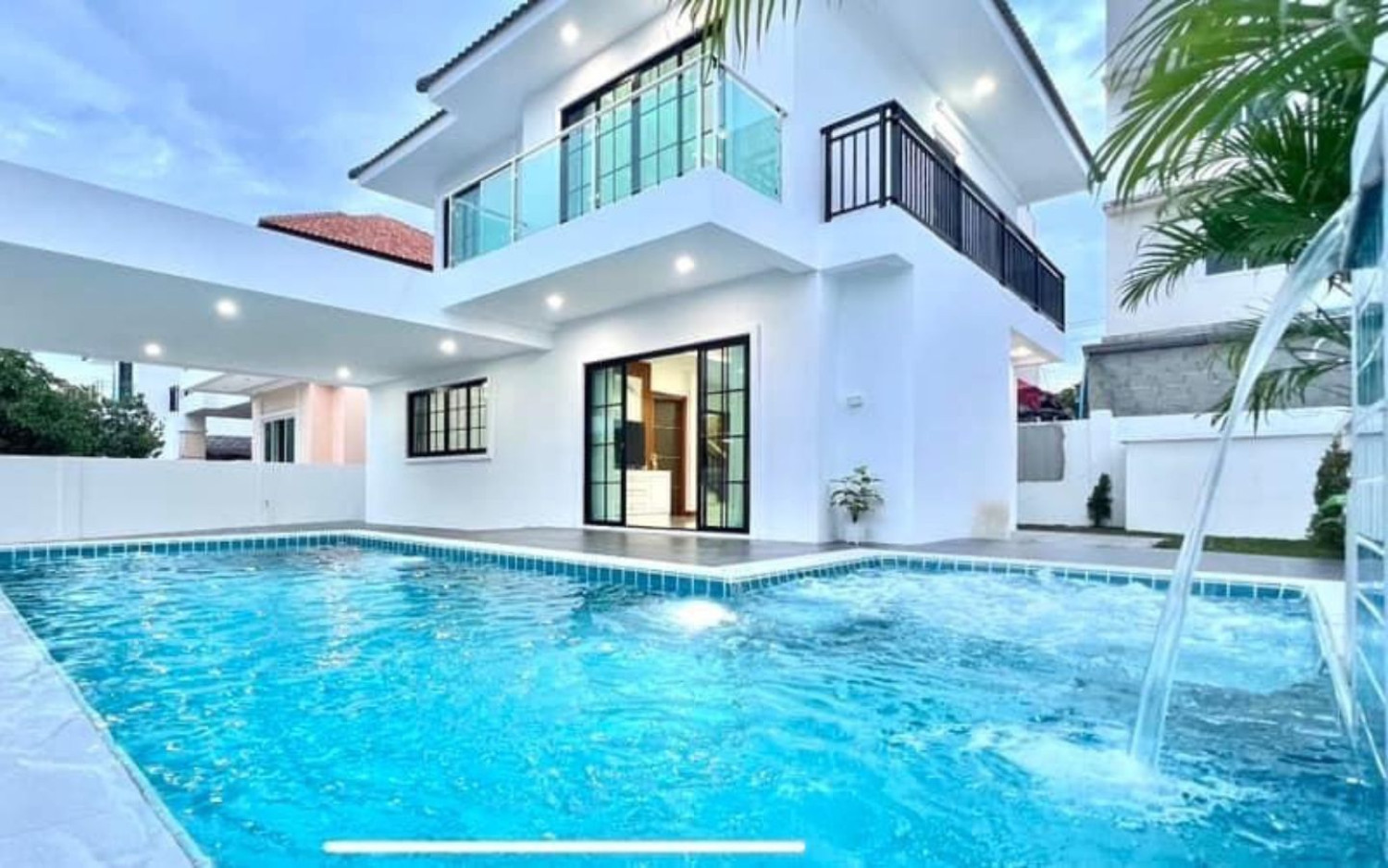 House For Sale in East Pattaya - 4 Bed 4 Bath image 1