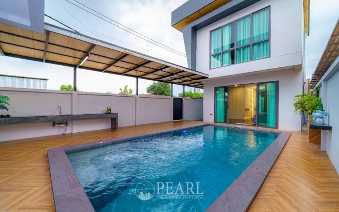 Luxury 2-storey Villa in East Pattaya - 5 Bed 6 Bath