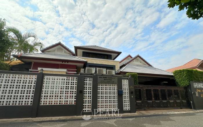 Pool Villa For Sale in East Pattaya - 3 Bed 5 Bath