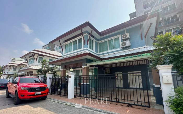 2-storey house for sale in East Pattaya - 3 Bed 3 Bath