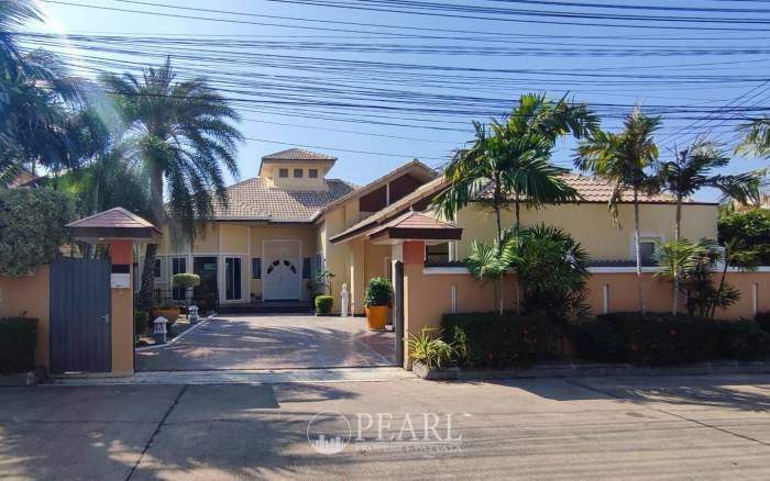 Pool Villa For Sale in East Pattaya - 3 Bed 4 Bath