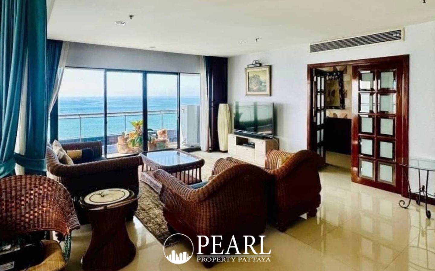 2 Bedroom Condo for Sale in Baan Haad Uthong Condominium modern kitchen with appliances