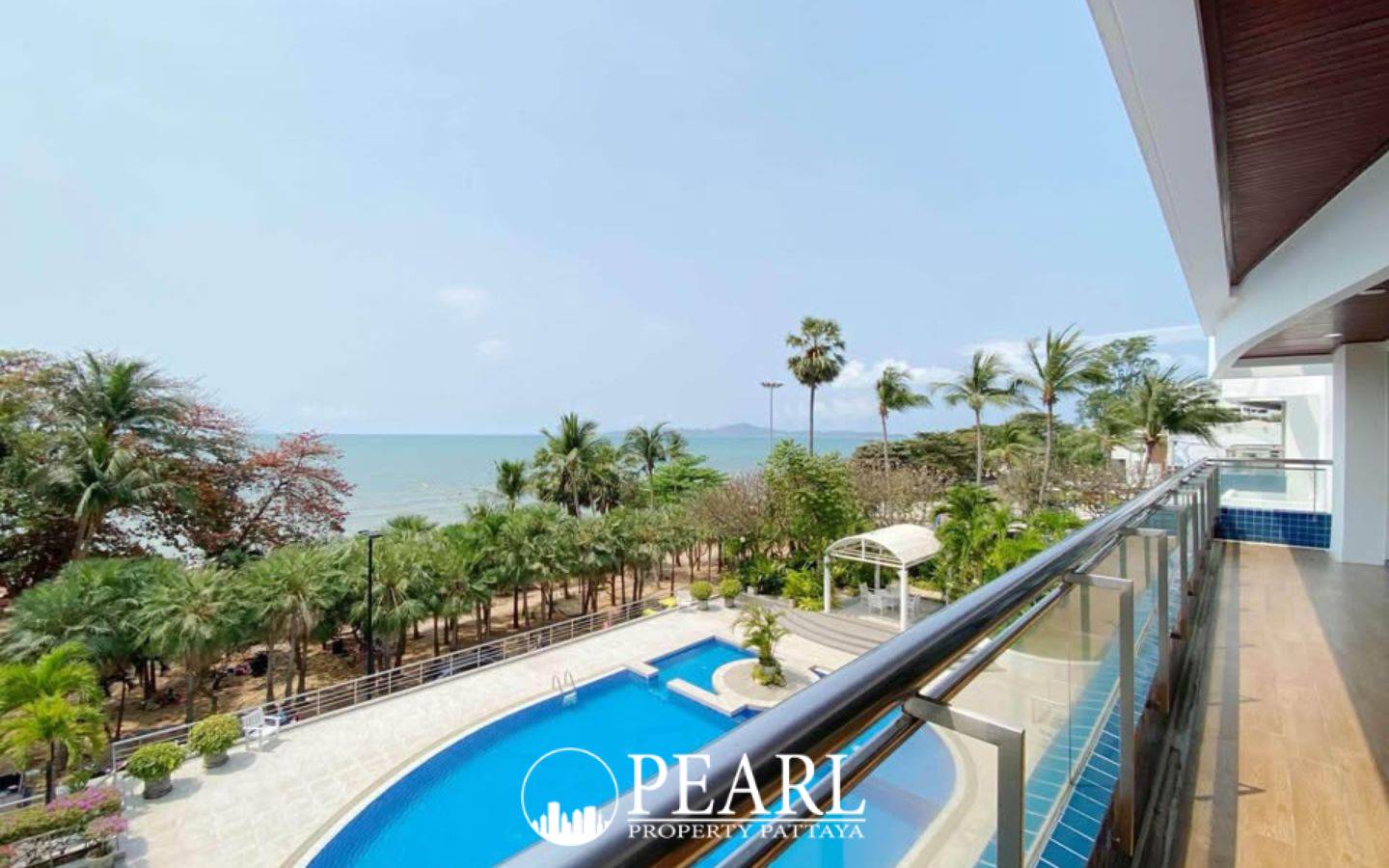 2 Bedroom Condo for Sale in Baan Haad Uthong Condominium master bedroom with king-size bed