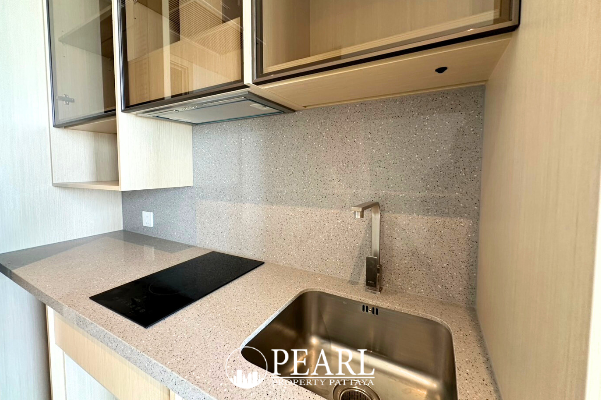 1 Bedroom Condo for Sale in Arom Wongamat private balcony overlooking the ocean