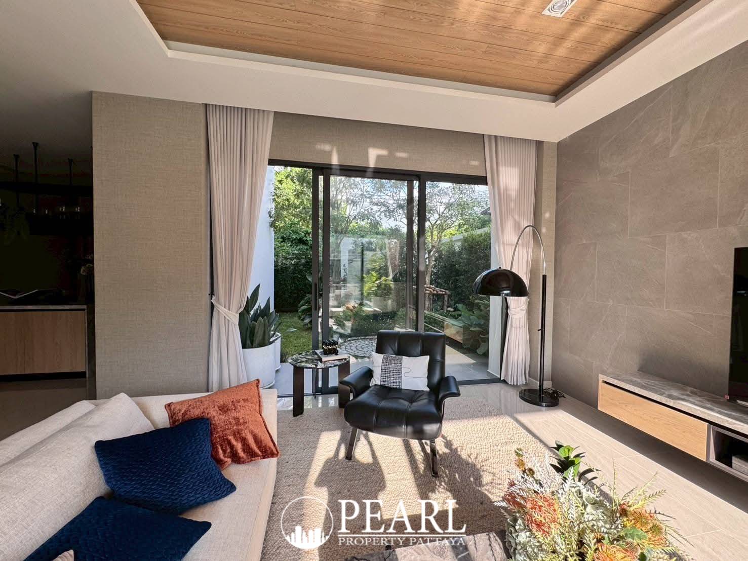 4 Bedroom House for Sale in Luxury Vista Villas master bedroom with ensuite