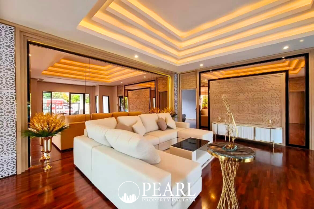 4 Bedroom House for Sale in European Thai House modern kitchen and dining area