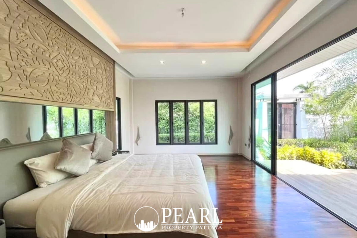 4 Bedroom House for Sale in European Thai House private swimming pool