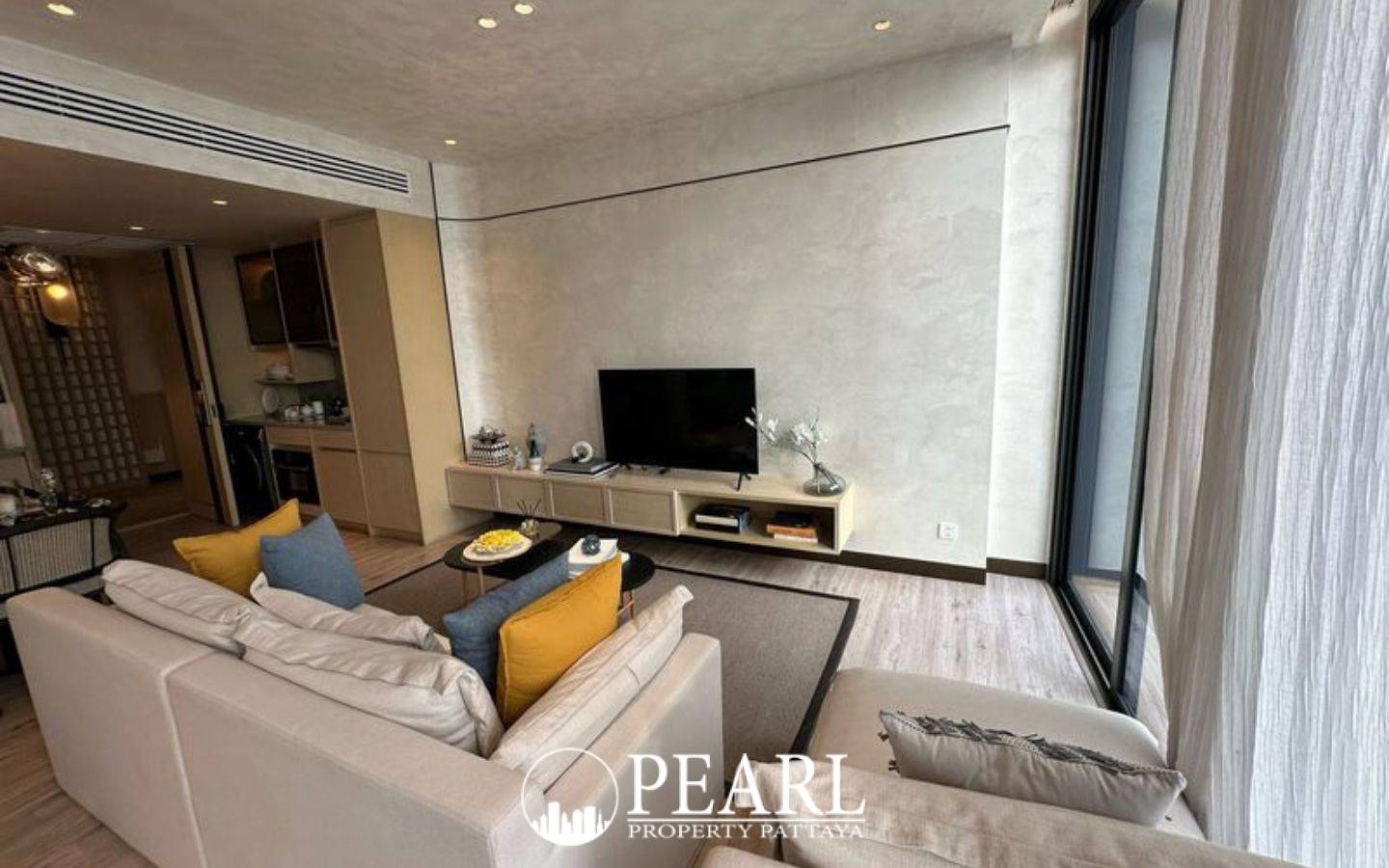 1 Bedroom Condo for Sale in Arom Wongamat elegant bathroom