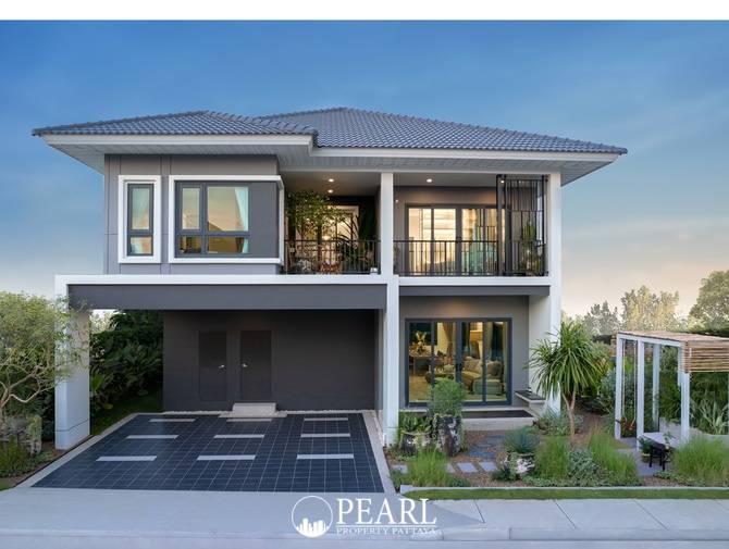 Supalai Parkville Pattaya-Sukhumvit modern two-story house exterior with gray and white facade and attached carport.