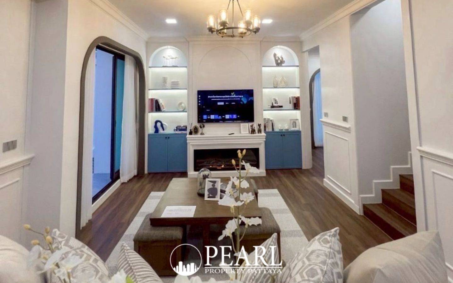 3 Bedroom House for Sale at Spring Town Pool Villa Pattaya master bedroom with ensuite