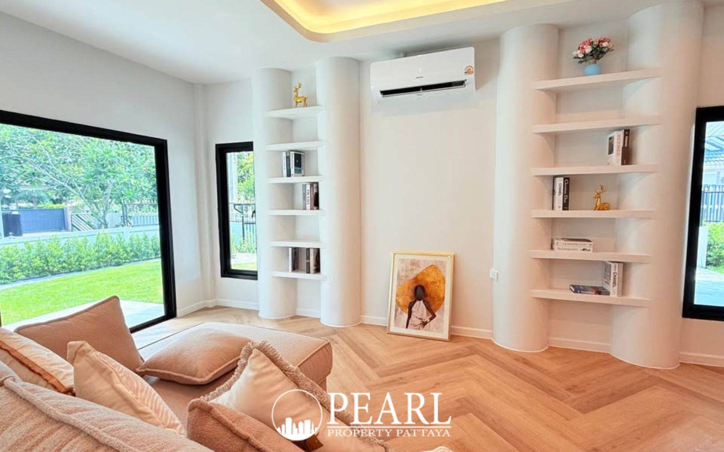 3 Bedroom House for Sale in European Thai House second bedroom with natural light