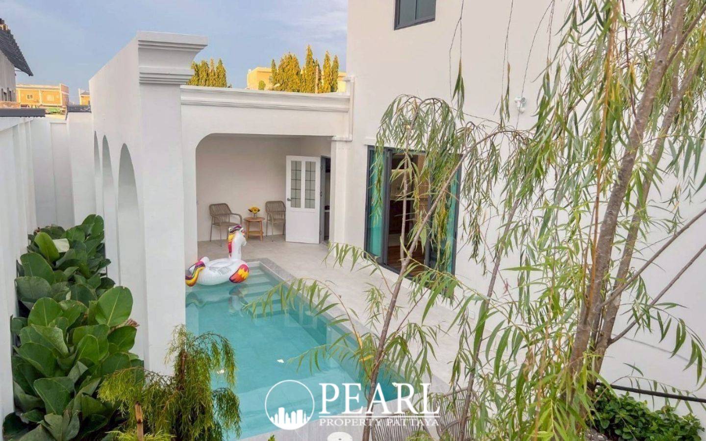 3 Bedroom House for Sale at Spring Town Pool Villa Pattaya modern kitchen with appliances