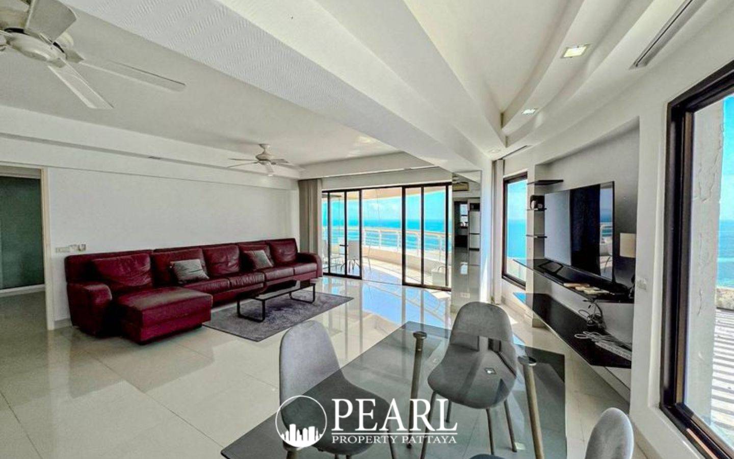 3 Bedroom Condo for Sale at Metro Jomtien Condotel dining area with city views