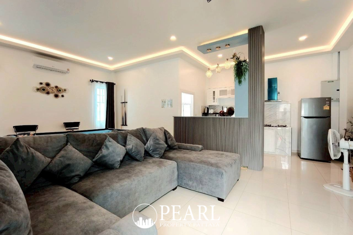 5 Bedroom House for Sale in Majestic Residence elegant dining area