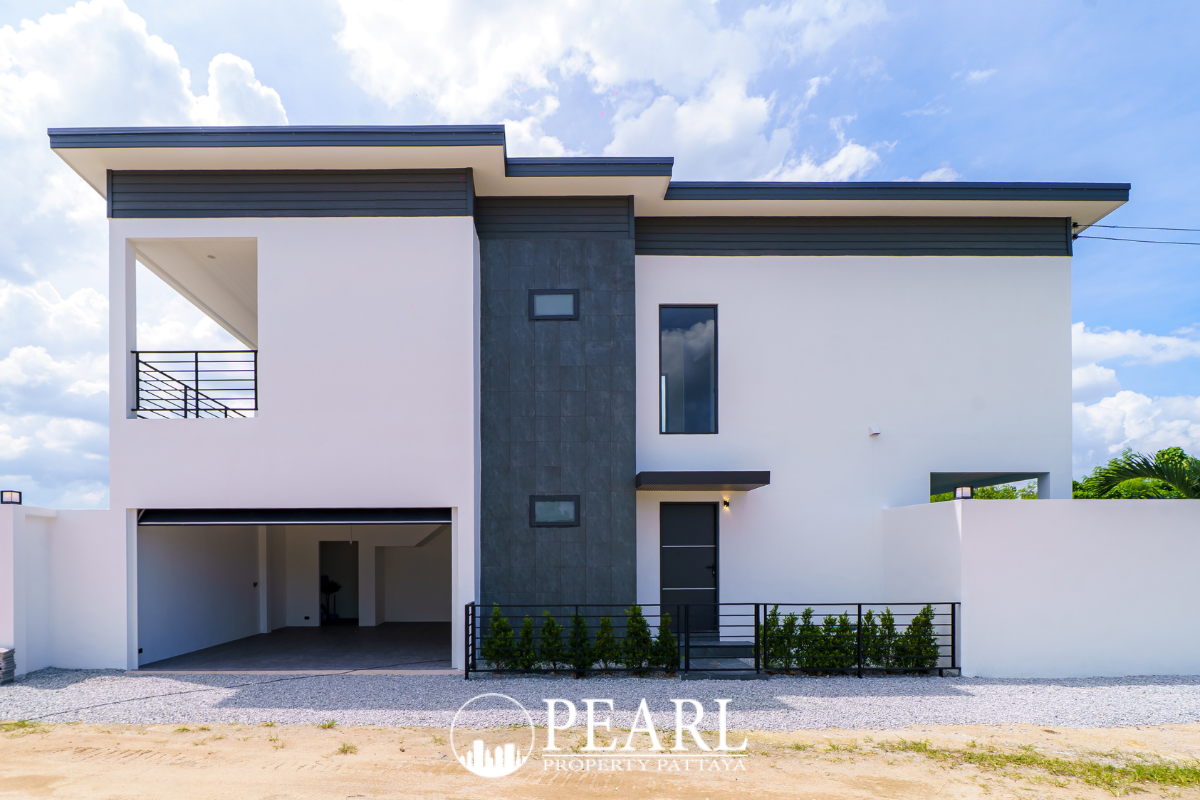 Modern Pool Villa at Mabprachan Lake - 4 Bedrooms 3 Bathrooms