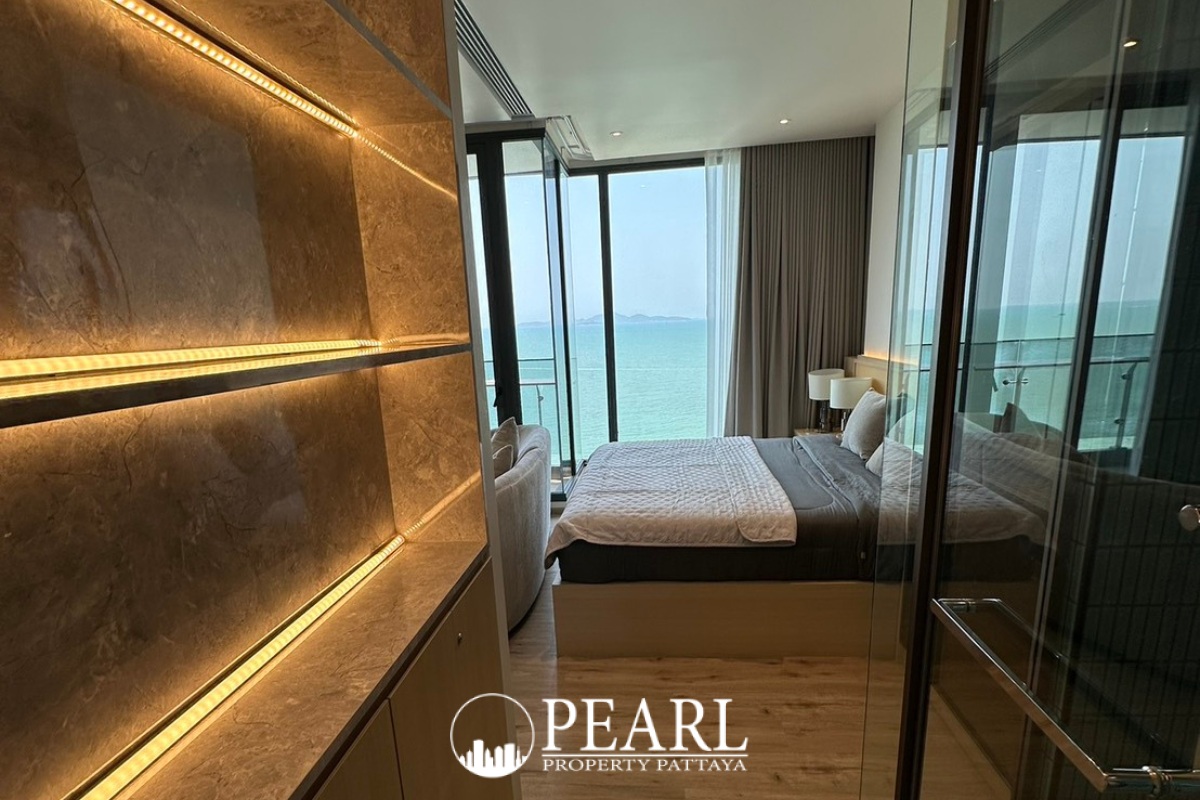 1 Bedroom Condo for Rent in Arom Wongamat private balcony overlooking the ocean