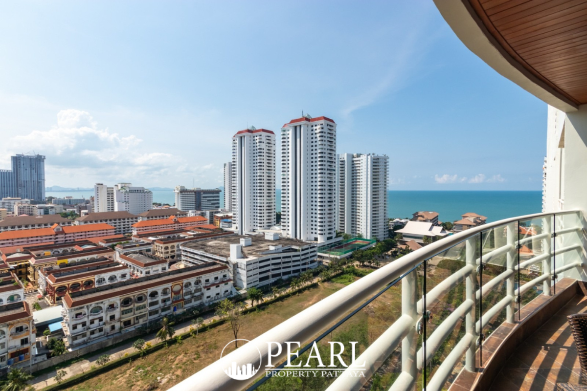 2 Bedroom Condo for Sale in View Talay 5D master bedroom with balcony access