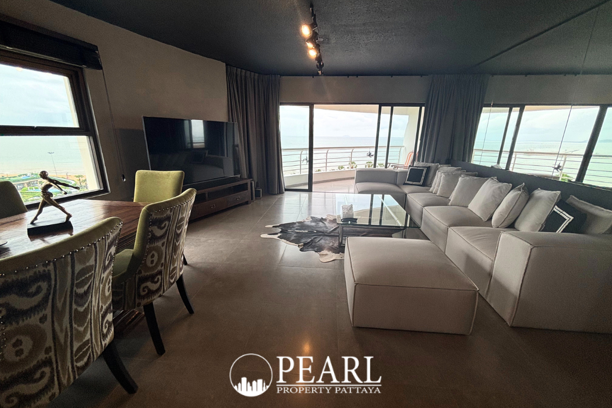 1 Bedroom Condo for Sale in Metro Jomtien Condotel balcony with sea view