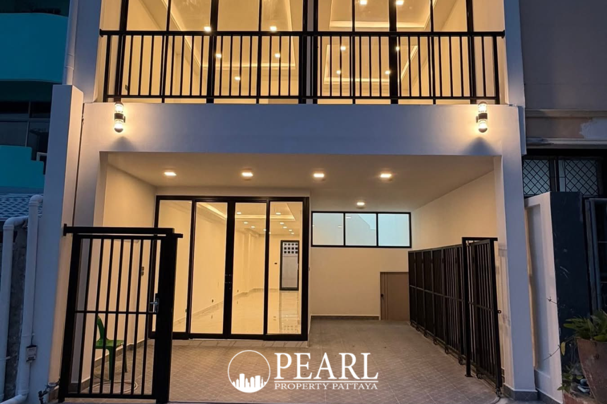 3-storey townhome -  4 Bedrooms 4 Bathrooms