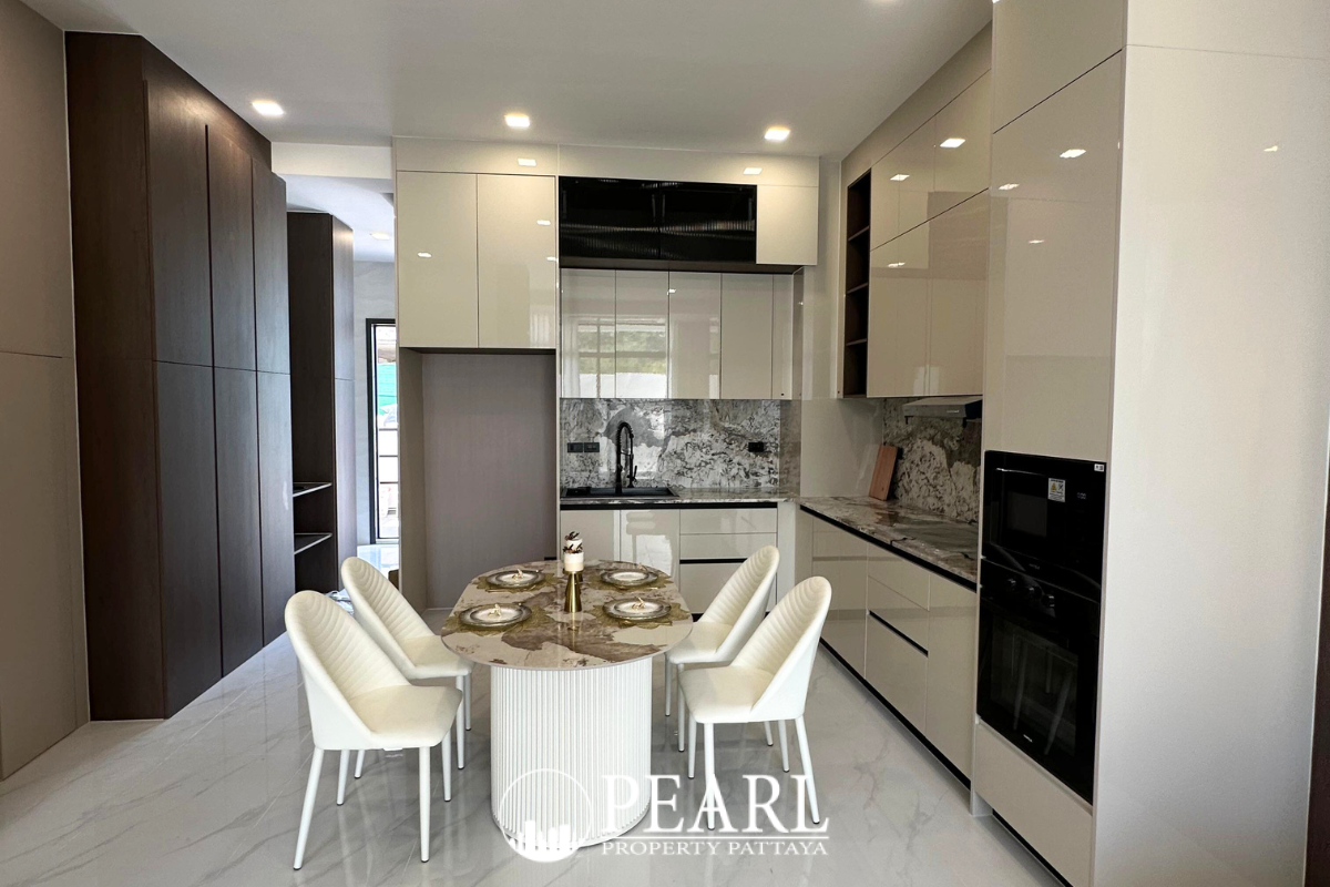 4 Bedroom House for Sale in The Rich Garden modern kitchen with island